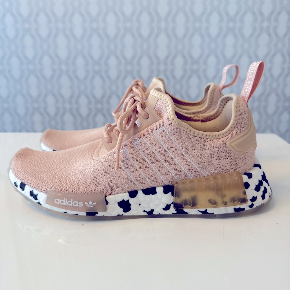 Blush Adidas NMD R1